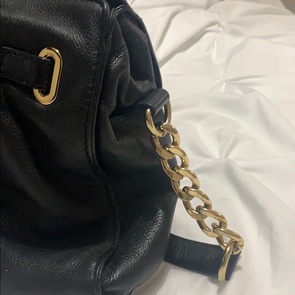 Classy MK BAG. No pulls or tears. Several pockets. - Picture 6 of 6